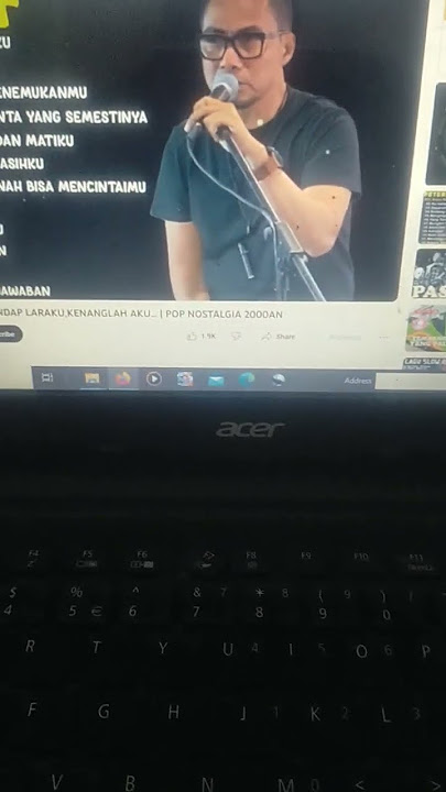 kerja di depan laptop sambil dengerin lagu NAFF