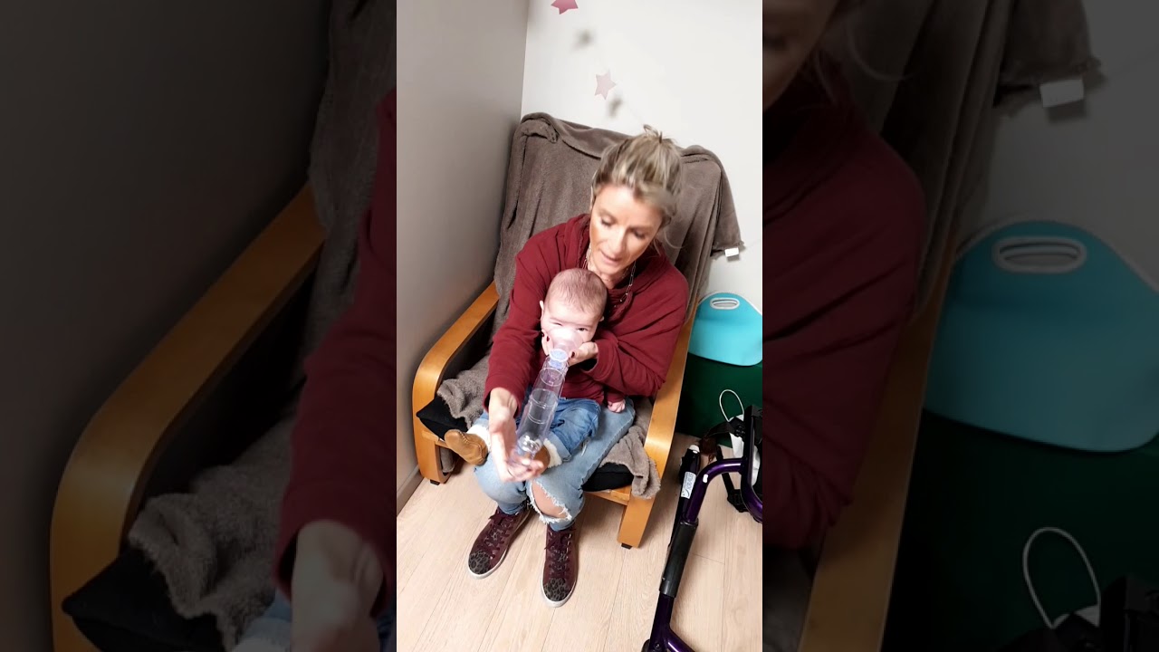 Administration De Ventoline Et Flexotide Dans La Chambre D Inhalation Youtube