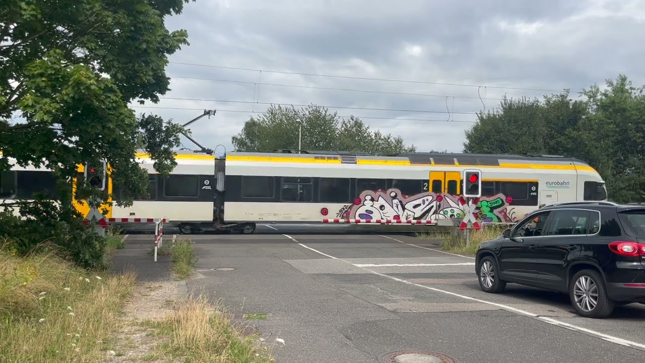 Spoorwegovergang Nettetal (D) // Bahnübergang // Railroad Crossing