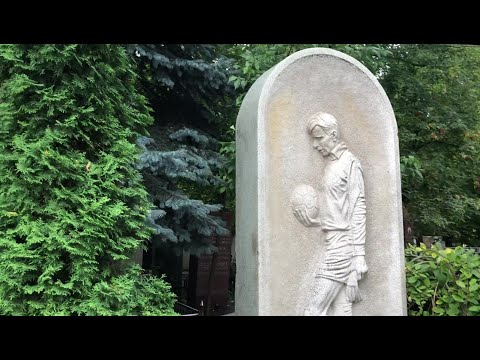 Могила вратаря Льва Яшина [1929—1990]