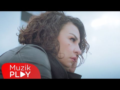 Fatma Turgut - Günleri Bağlarken (Official Video)