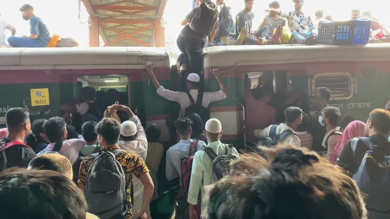 Leaving Dhaka on a Crowded Train in Bangladesh 🇧🇩