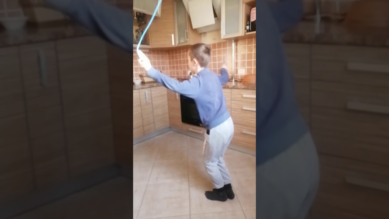 Прыжок на капот