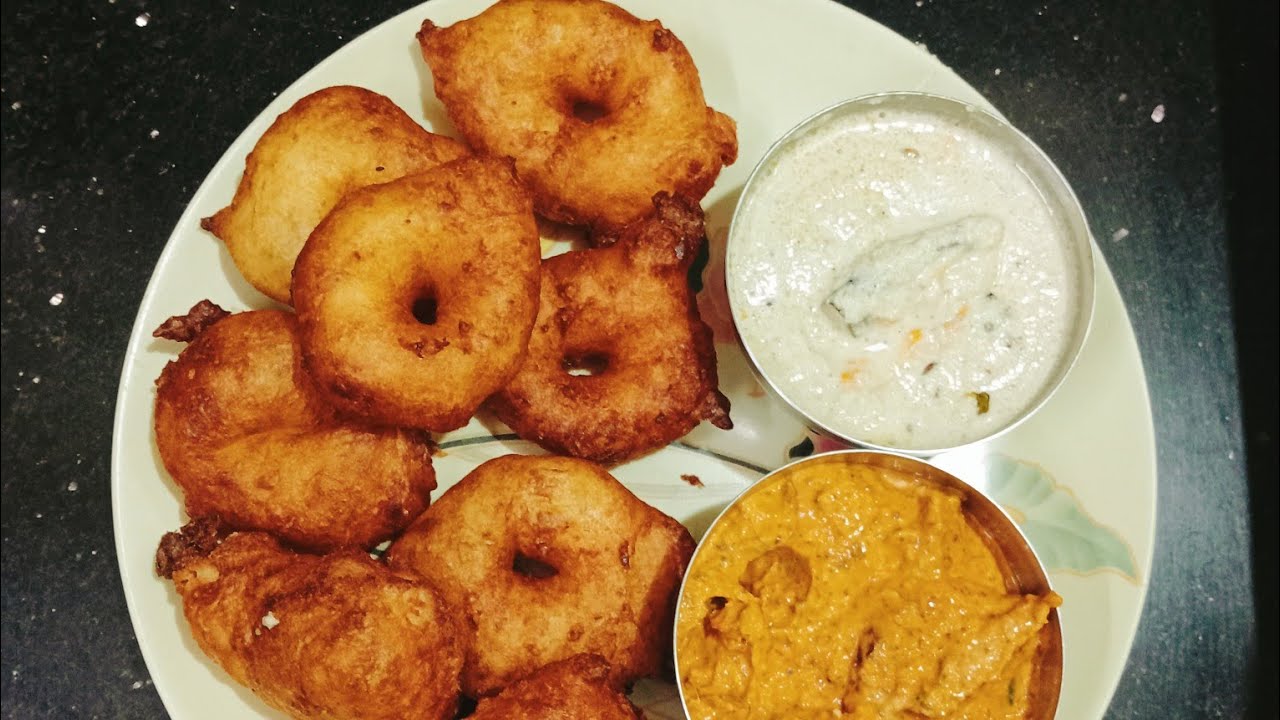 Mysorebonda with pallichutny😋(మైసూరుబోండా విత్ పల్లి చట్నీ) చాలా బాగుంటుంది