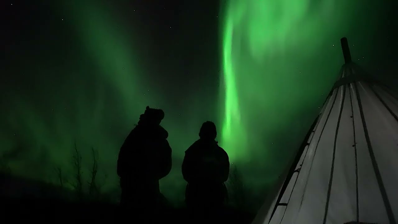 Abisko - Hunting auroras (REAL TIME NORTHERN LIGHTS 4K)
