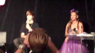 Mike's Bloggity Blog: Yuck: Justin Bieber talks about puberty backstage at the MMVAS.