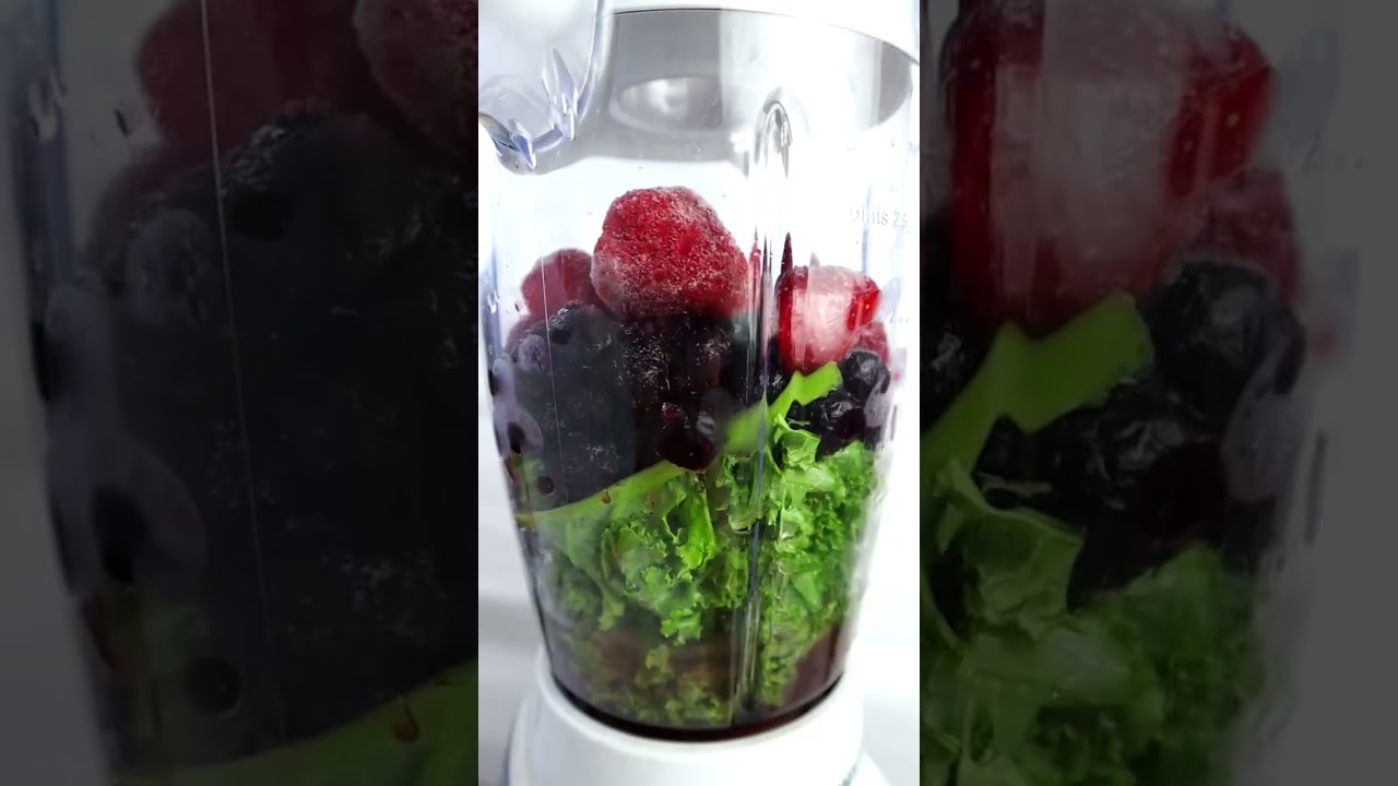 Why You Should Think Twice About Putting Ice Cubes In The Blender