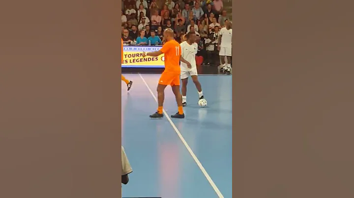 But de Didier DROGBA au tournoi des légendes de Nantes en hommage à Henri Michel - DayDayNews