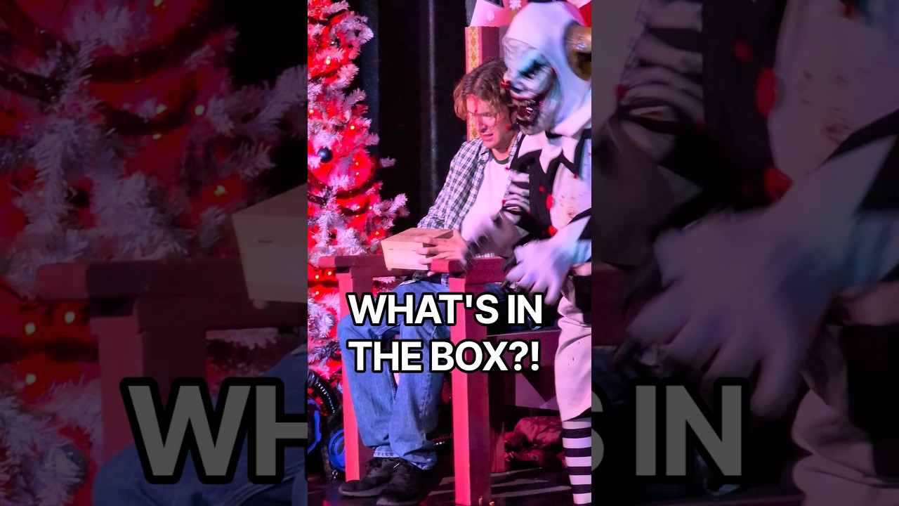 Art The clown likes Christmas a lot. #terrifier #hhn #hauntedhouse #universalstudios