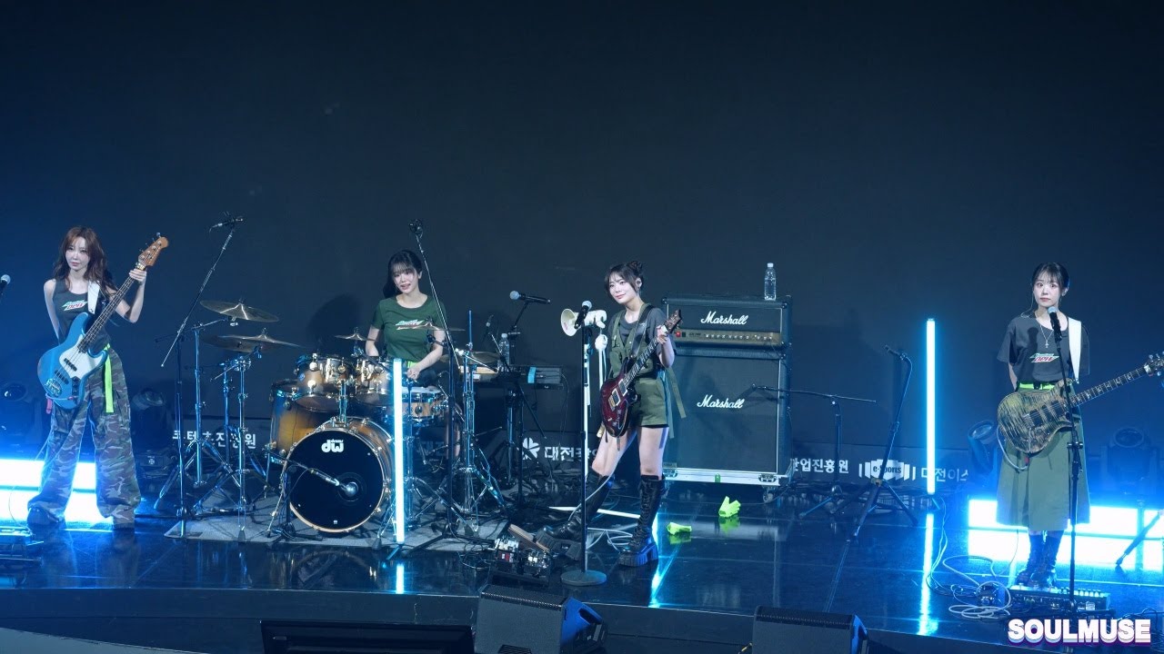 [4K]Full 250927 QWER PMPS 2025 SEASON 2 FINALS 축하공연 직캠 by Soulmuse