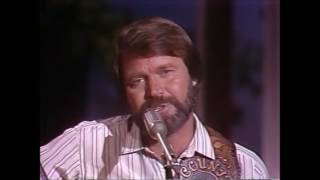 Mammas Don&#39;t Let Your Babies Grow Up to Be Cowboys - Glen Campbell and Willie Nelson (1982)