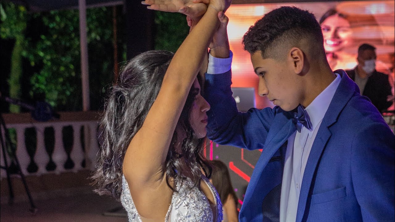 A MELHOR VALSA DE 15 ANOS QUE VOCÊ VAI VER - Dangerous Woman