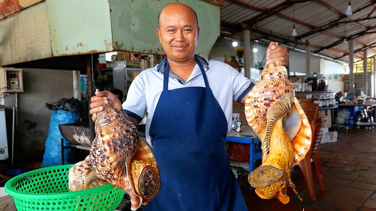 ⁣Vietnamese Food - GIANT ALIEN CONCH Sashimi Mui Ne Seafood Vietnam