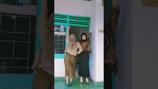 Ibu Guru Lebih Menggoda