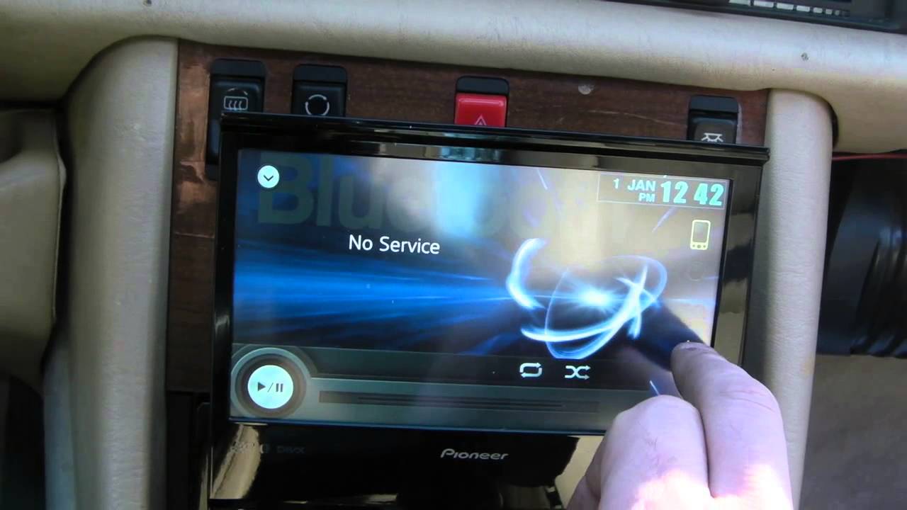 Valor DDN-868W 2-DIN In-Dash Navigation AM/FM/CD/DVD Receiver by Valor  Multimedia