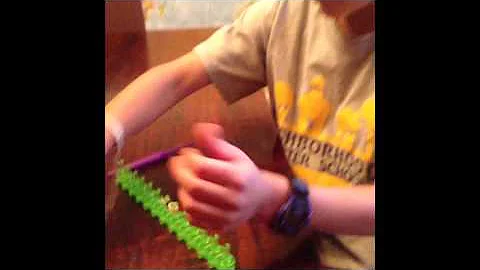 Making fishtail rainbow loom