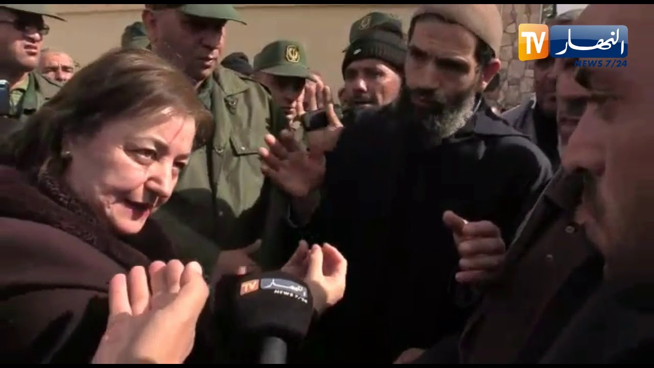 حوار ساخن وحاد بين أولياء التلاميذ ومديرة التربية بتيارت