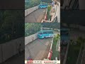 പിന്നിലേക്ക് ഇറക്കുന്നതിനിടെ ബസിന്റെ നിയന്ത്രണം നഷ്ടപ്പെട്ടു; കണ്ടക്ടർ രക്ഷപെട്ടത് തലനാരിഴയ്ക്ക്