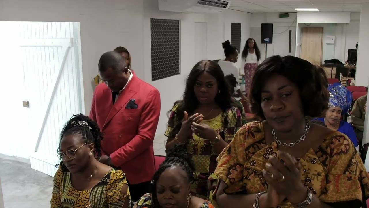 ADORATION AVEC MAMAN PIERETTE