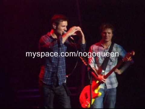 Harry Judd singing at Manchester Apollo 8th May 2009