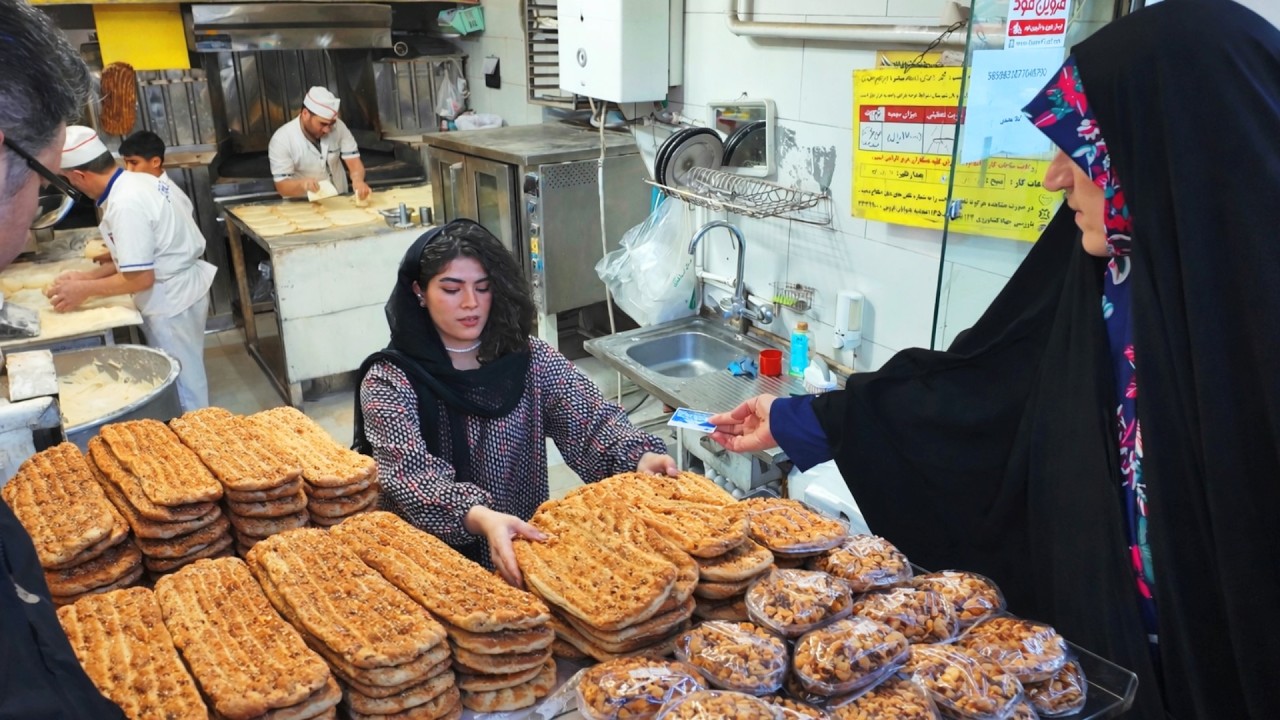 Ramadan, 🇮🇷 Iran's Most Delicious Bread : How traditional Barbari bread is made