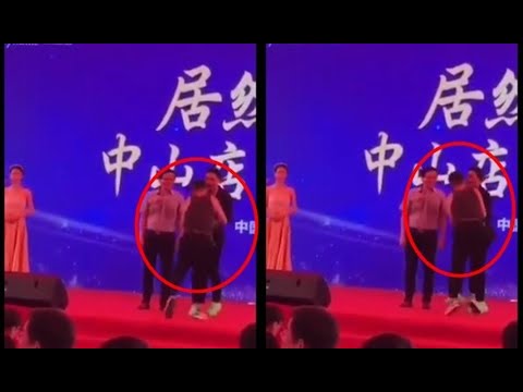 任達華 Hong Kong actor Simon Yam Tat-wah stabbed in stomach in China [VIDEO]  香港演员在中国的宣传活动中刺伤了肚子。