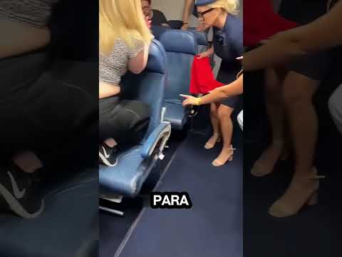 Passageiros de avião encontram algo assustador! 🛫😲
