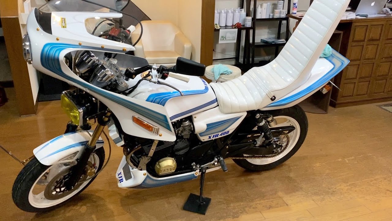 3段シート磨いてピカピカに洗車した。xjr400初期型4HM - YouTube