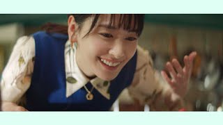 新垣結衣「ボーノ！」、キッチンに立ち手際よく料理（CM 味の素／新垣結衣）