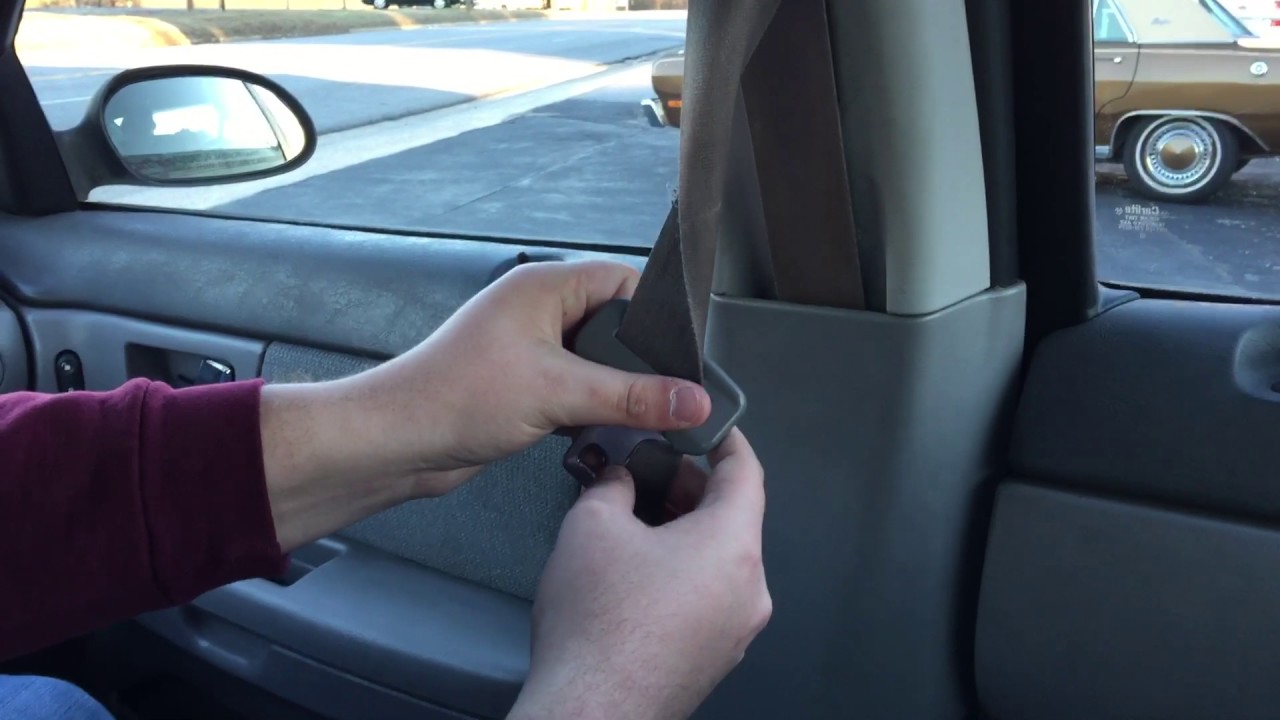 How To Untangle / Untwist Your Seat Belt