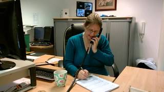 Download Lagu How to answer the phone at work MP3