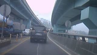 新北市政府農業局的公務車囂張的違規,無視交通安全.