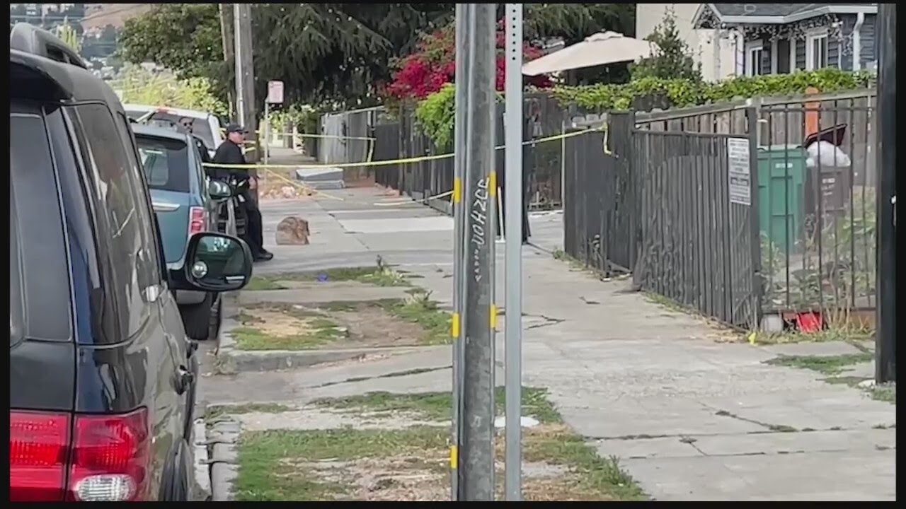 Oakland quadruple shooting leaves 2 dead, 2 in critical condition - YouTube