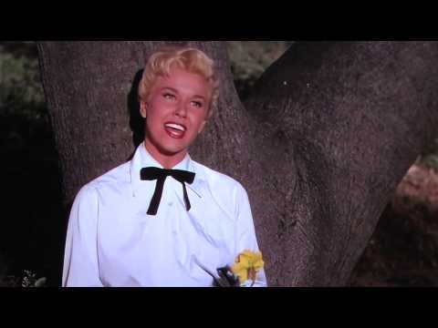 Video: Doris Day Čistá hodnota: Wiki, vydatá, rodina, svadba, plat, súrodenci