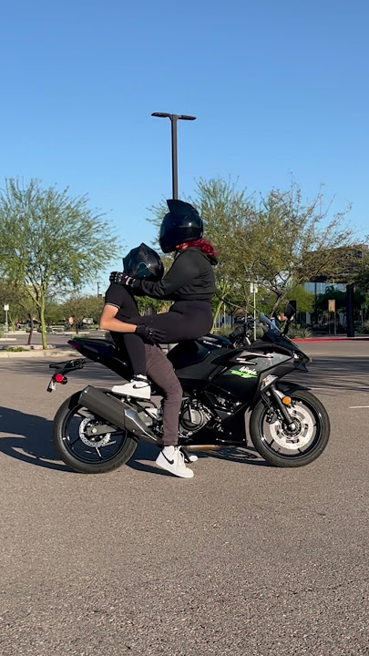 That’s her spot 😉 #motorcycle #biketok #motorcyclebackpack #couple #bikecouple #fy #fyp