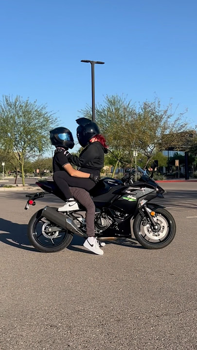 That’s her spot 😉 #motorcycle #biketok #motorcyclebackpack #couple #bikecouple #fy #fyp