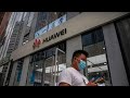 Великобритания запретит Huawei