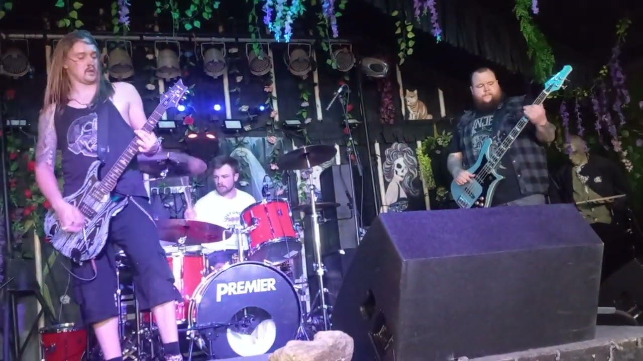 Savfest 2025 - Victoria Bikers Pub, Coalville - Bright Black (minus singer) - 14-08-2025