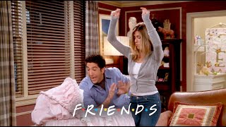 'Baby Got Back' Is the Only Thing That Makes Emma Laugh | Friends Resimi