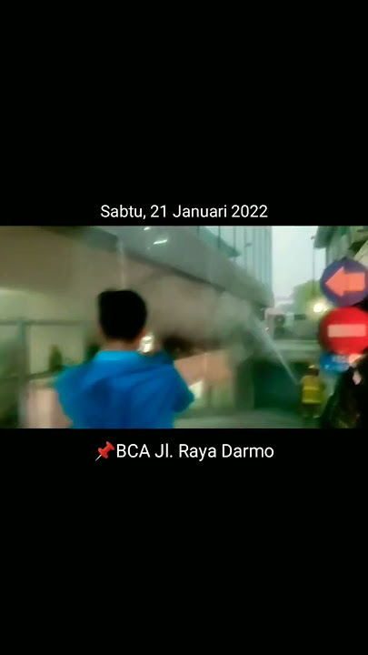 BCA Darmo Kebakaran Saat Hujan Deras