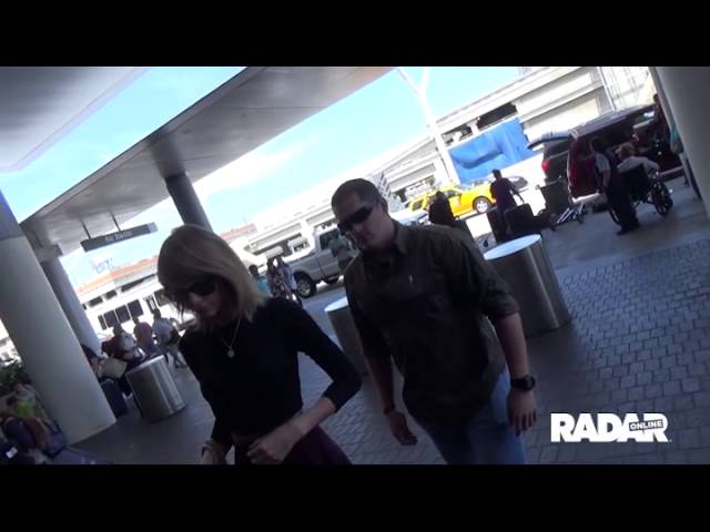 Taylor Swift Style — At LAX Airport, Los Angeles, CA