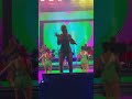 Honduras, ya estamos en el escenario! 🔥💃 La energía aquí en está electrizante.