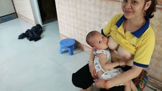 Baby is hungry, mom breastfeeding baby on the weekend || candy channel || breastfeeding mom