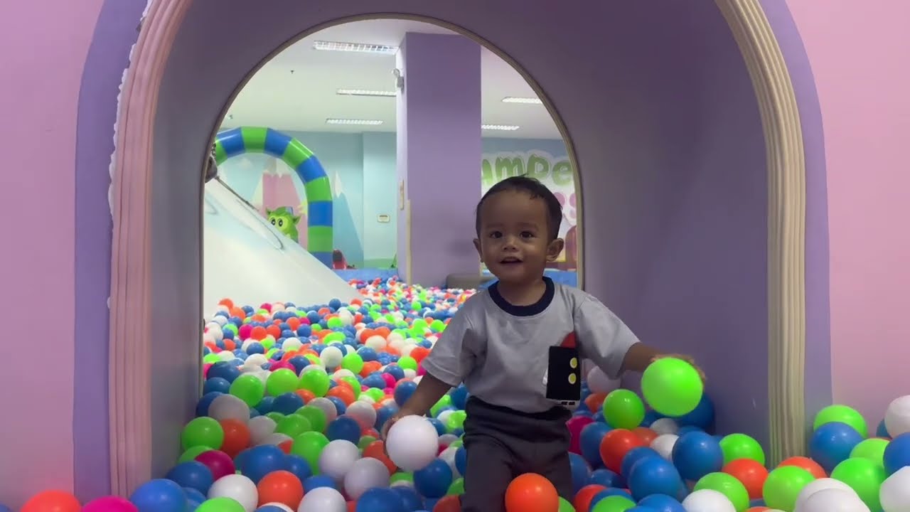 Mas Ravindra Main di Cocoland JCM