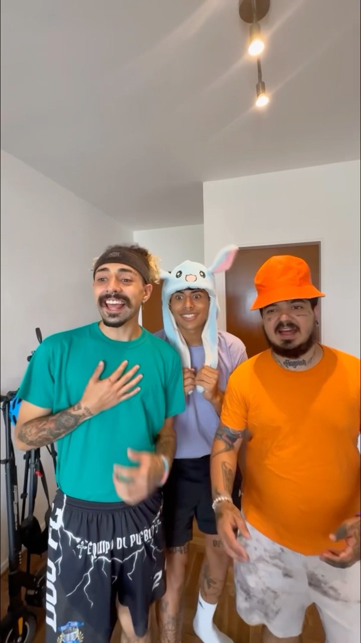 primitos jugando a las escondidas
