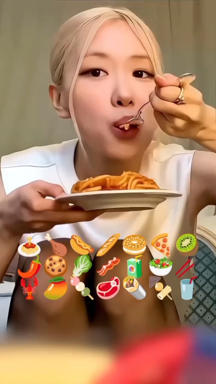 ROSÉ Cute Mukbang #rosé #jennie #jisoo #lisa #blackpink #shorts