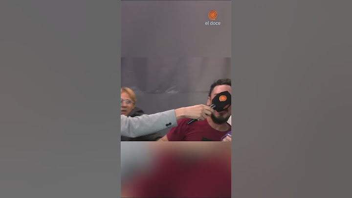 Le quitaron el micrófono a un periodista de El Doce que cubría la toma de la Facultad de Derecho