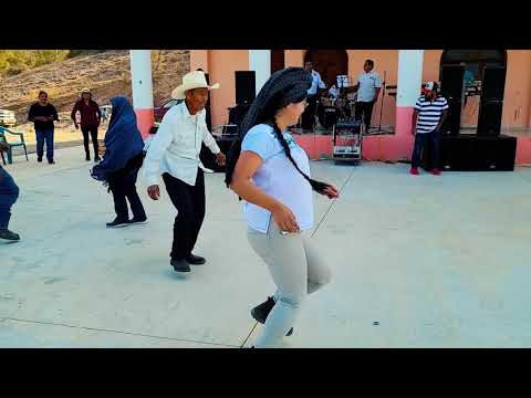 linda mujer bailando chilena de san juan mixtepec distrito 08