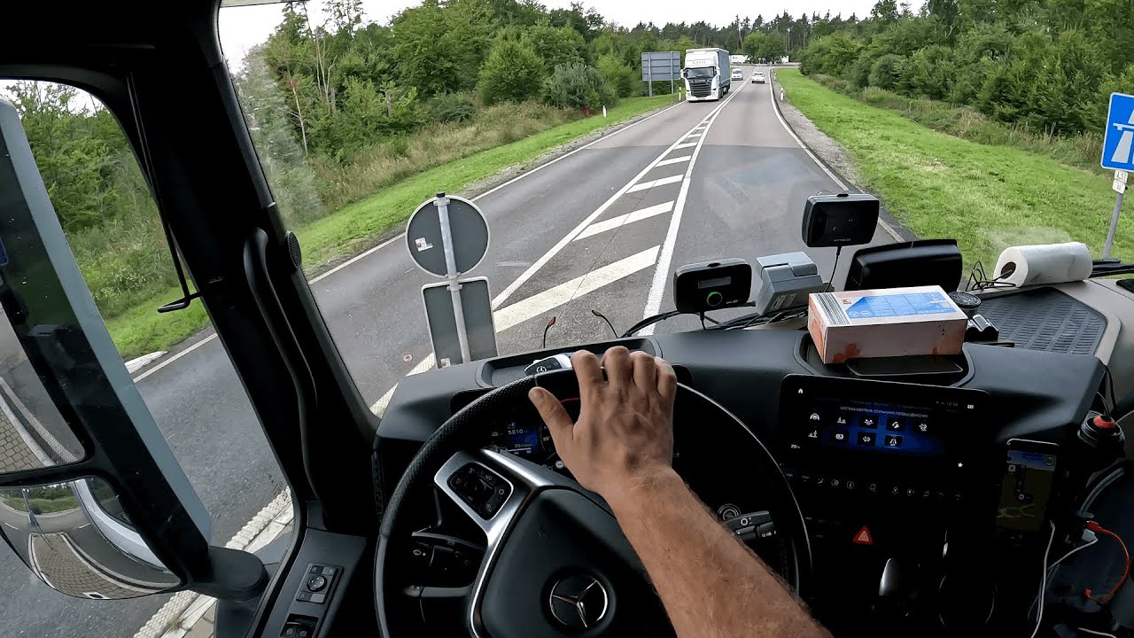 Mercedes Actros L on A6(Deutschland)