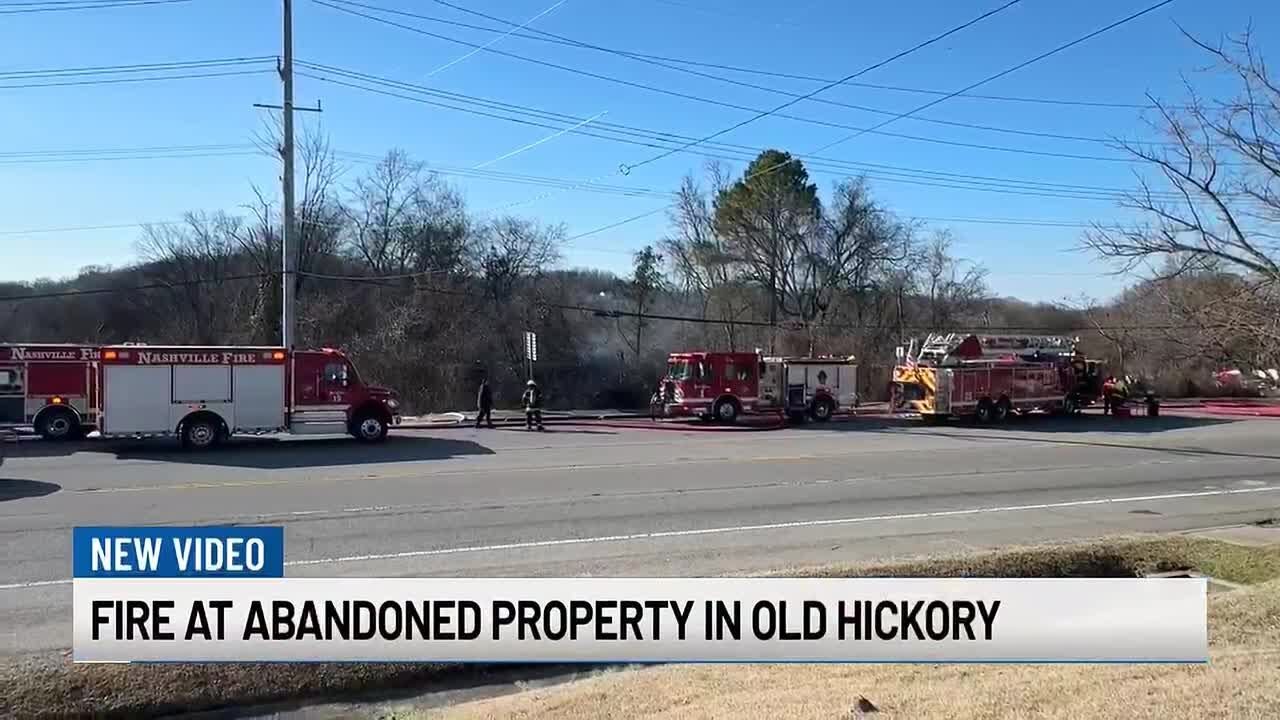 Fire breaks out at abandoned house in Old Hickory - YouTube